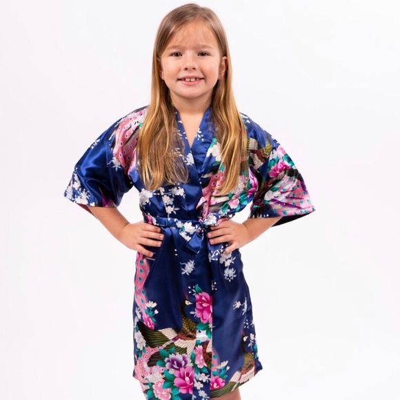 Adorable Floral Peacock Robes 4 MiniMe Princesses - Picture 9 of 14
